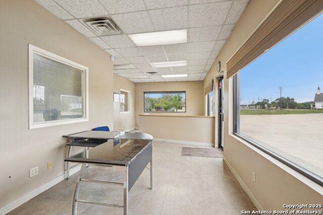 Listing photo id 7 for 1901 Memorial