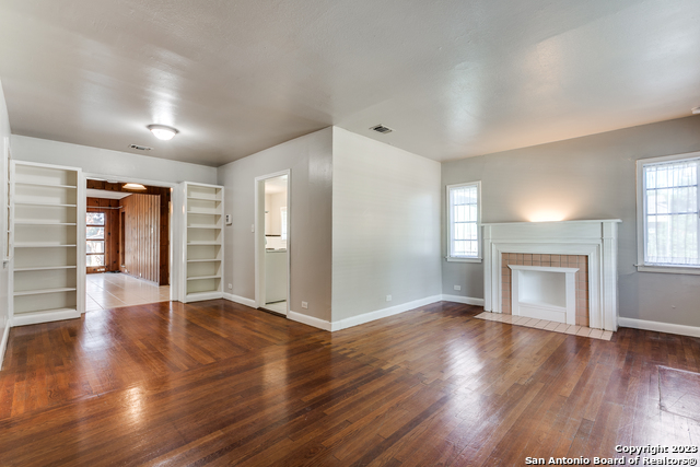 Image 6 of 24 For 344 Quentin Dr