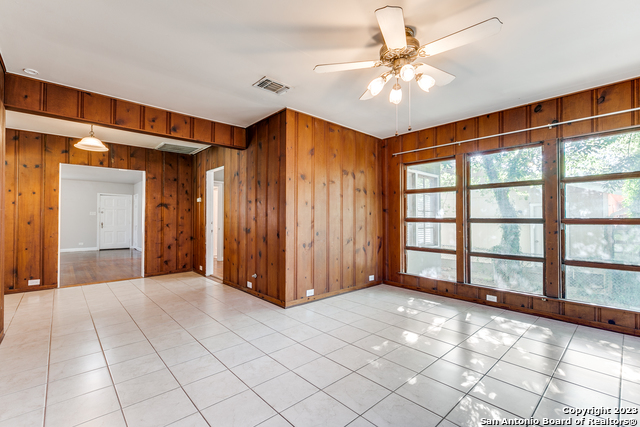 Image 8 of 24 For 344 Quentin Dr