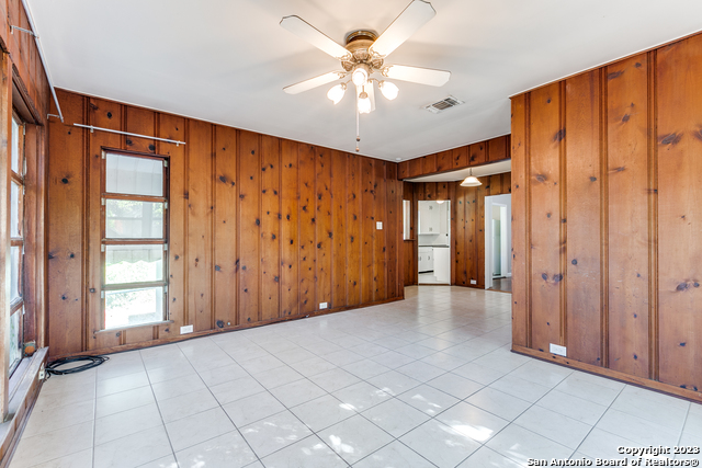 Image 9 of 24 For 344 Quentin Dr