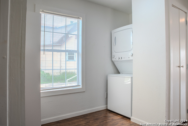 Image 20 of 25 For 1935 Woodlawn Ave W