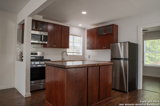 Image 7 of 25 For 1935 Woodlawn Ave W