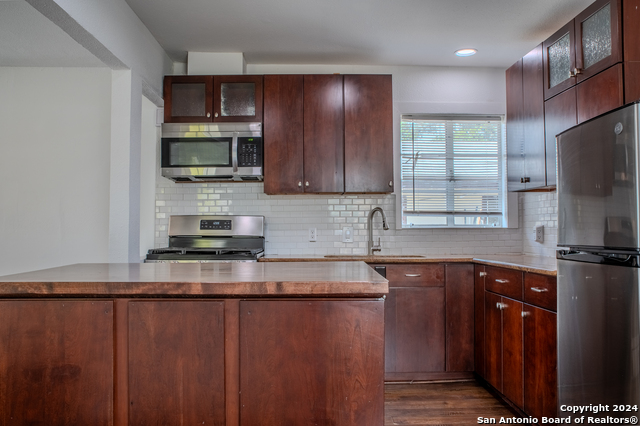 Image 9 of 25 For 1935 Woodlawn Ave W