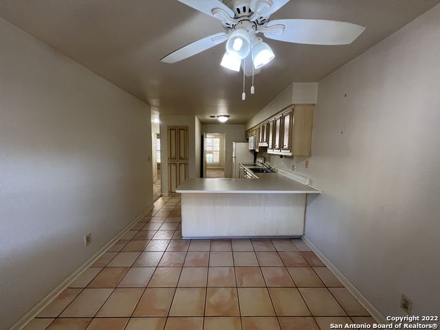 Image 3 of 19 For 2611 Eisenhauer Rd  901