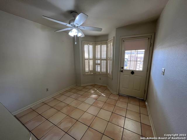 Image 4 of 19 For 2611 Eisenhauer Rd  901