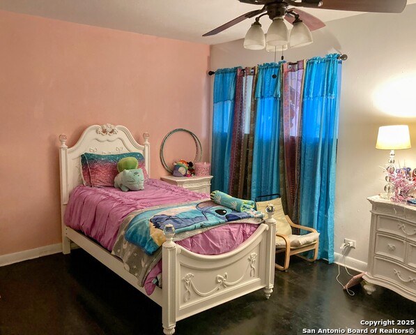 Image 11 of 25 For 724 Holmgreen
