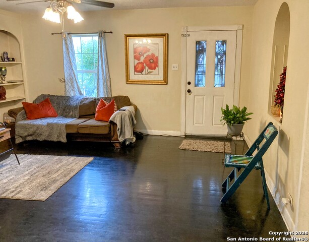 Image 15 of 25 For 724 Holmgreen