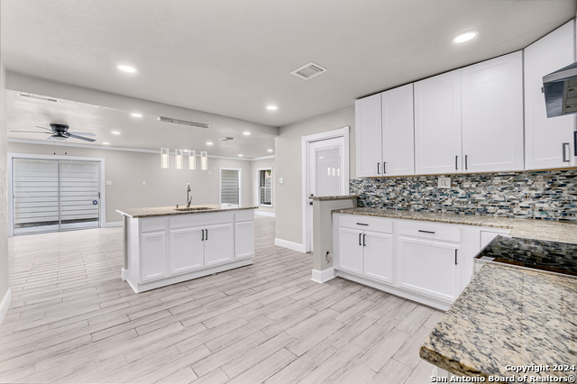 Listing photo id 3 for 9626 Ivy Plain Dr
