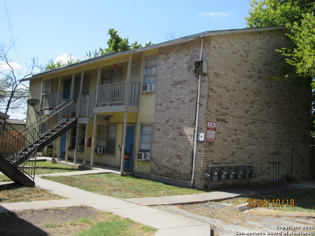 Image 3 of 9 For 1638 Woodlawn W 5