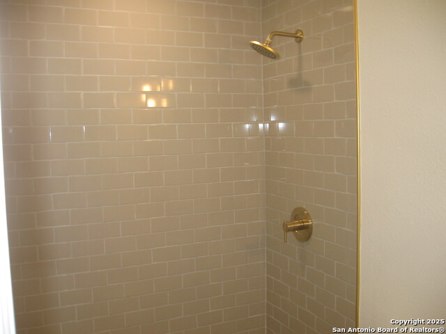 Image 8 of 9 For 1638 Woodlawn W 5
