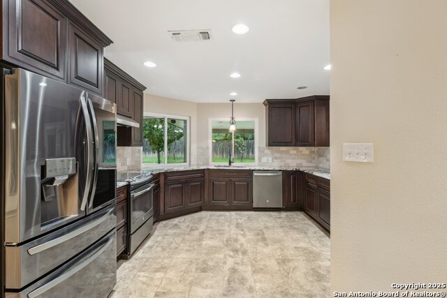Image 14 of 45 For 15802 Horse Creek St.