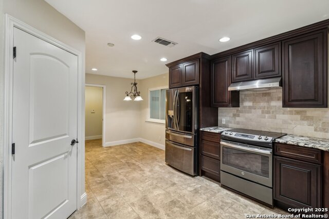 Image 17 of 45 For 15802 Horse Creek St.