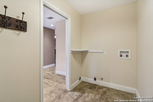 Image 19 of 45 For 15802 Horse Creek St.