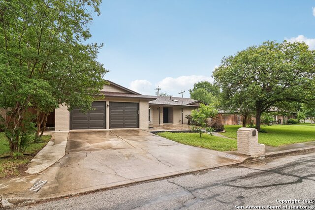 Image 2 of 45 For 15802 Horse Creek St.