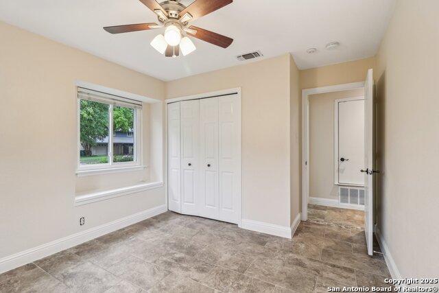 Image 24 of 45 For 15802 Horse Creek St.