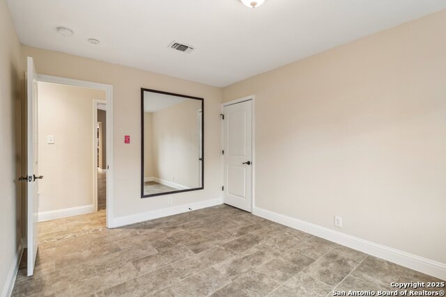 Image 26 of 45 For 15802 Horse Creek St.