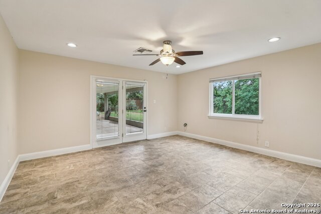 Image 27 of 45 For 15802 Horse Creek St.