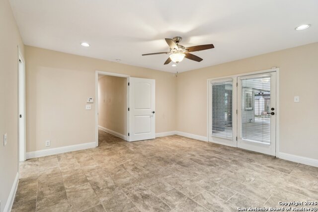 Image 29 of 45 For 15802 Horse Creek St.