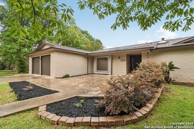 Image 3 of 45 For 15802 Horse Creek St.