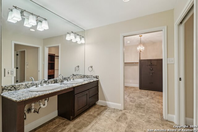 Image 32 of 45 For 15802 Horse Creek St.