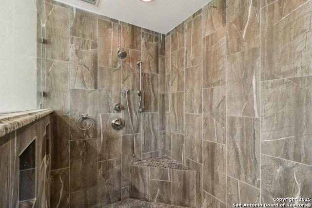 Image 33 of 45 For 15802 Horse Creek St.