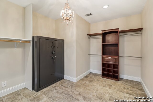 Image 36 of 45 For 15802 Horse Creek St.