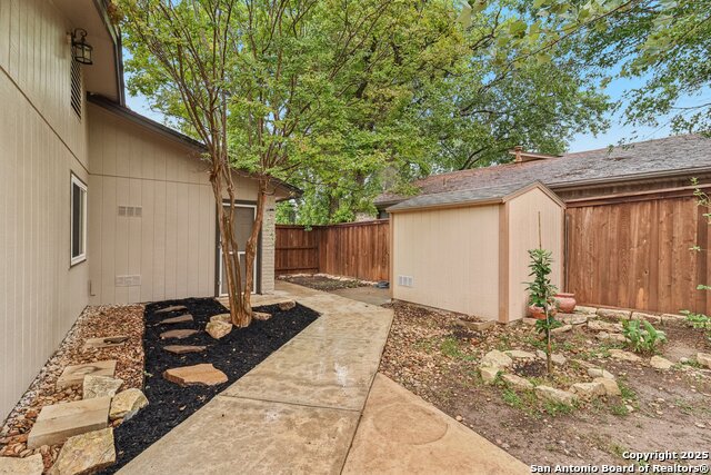Image 39 of 45 For 15802 Horse Creek St.