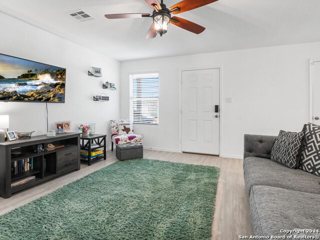 Listing photo id 8 for 2834 Millikan Dr