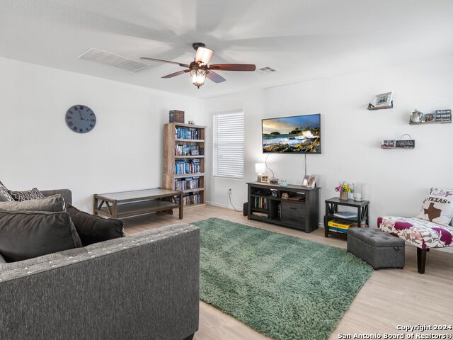 Listing photo id 9 for 2834 Millikan Dr