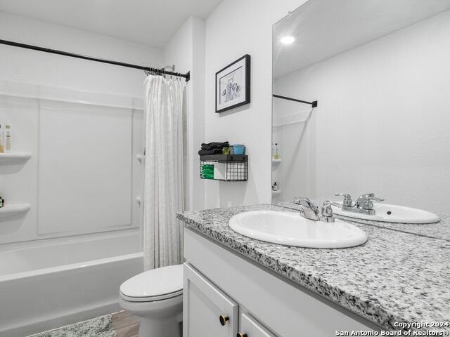 Listing photo id 15 for 2834 Millikan Dr