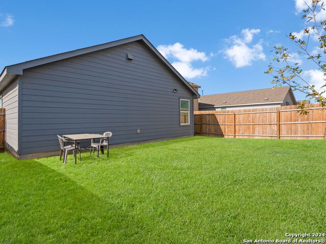 Listing photo id 16 for 2834 Millikan Dr