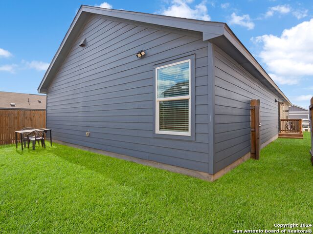 Listing photo id 17 for 2834 Millikan Dr