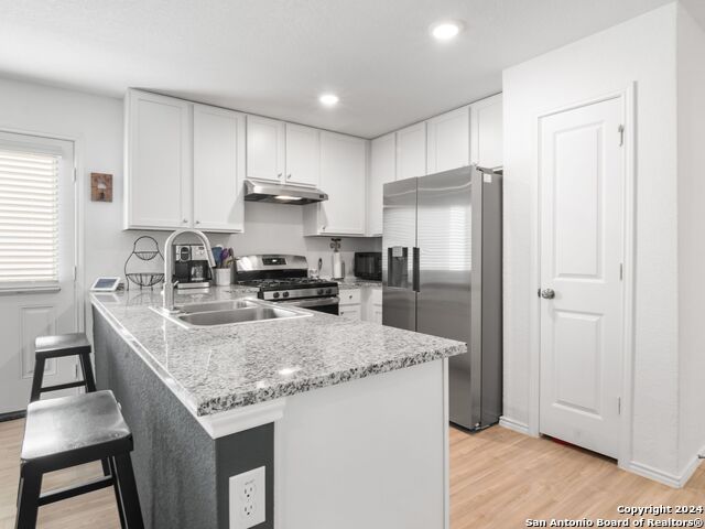 Listing photo id 0 for 2834 Millikan Dr