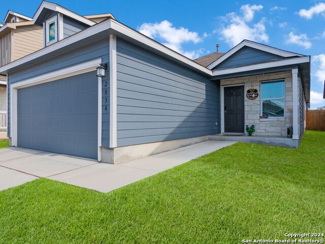 Listing photo id 1 for 2834 Millikan Dr
