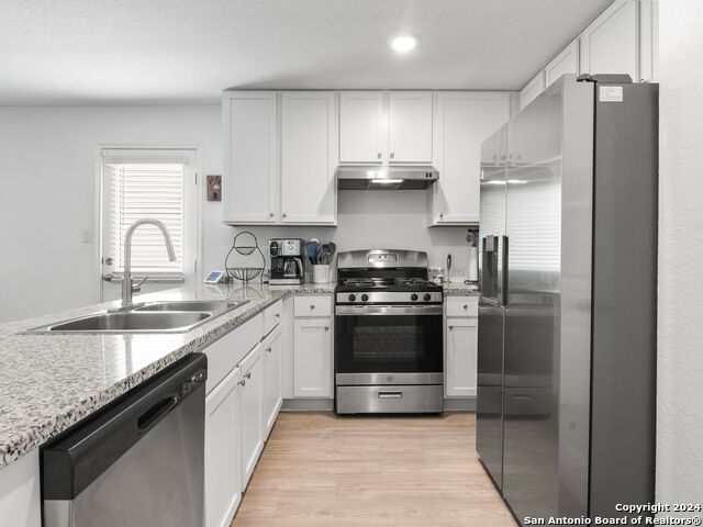 Listing photo id 2 for 2834 Millikan Dr