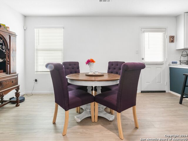 Listing photo id 5 for 2834 Millikan Dr