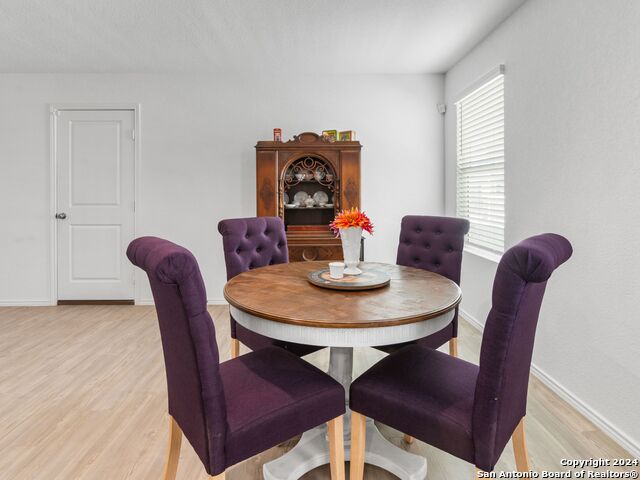 Listing photo id 6 for 2834 Millikan Dr