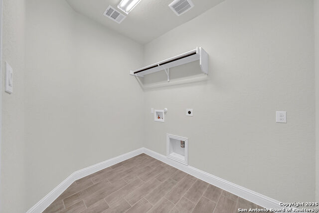 Listing photo id 8 for 5303 Pinder Way