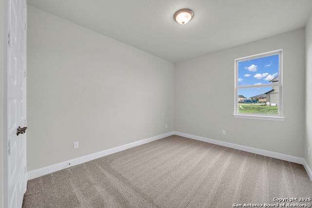 Listing photo id 9 for 5303 Pinder Way