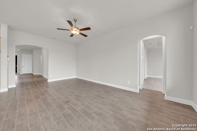 Listing photo id 13 for 5303 Pinder Way