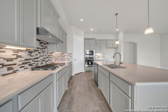 Listing photo id 14 for 5303 Pinder Way