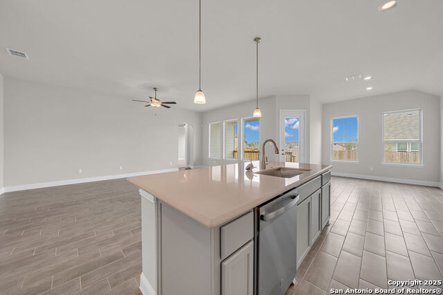 Listing photo id 15 for 5303 Pinder Way