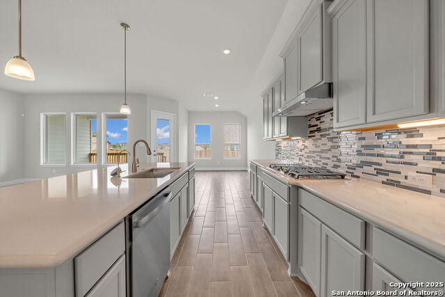 Listing photo id 16 for 5303 Pinder Way