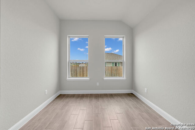 Listing photo id 17 for 5303 Pinder Way