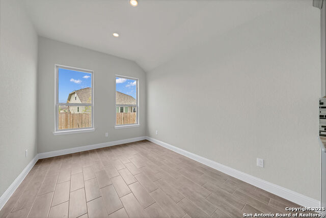 Listing photo id 18 for 5303 Pinder Way
