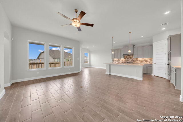 Listing photo id 3 for 5303 Pinder Way
