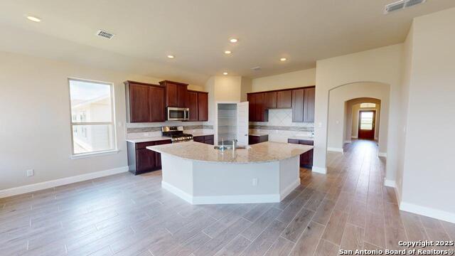 Listing photo id 1 for 5209 Pinder Way