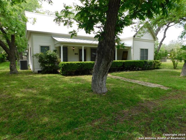 Details for 911 Austin  , Sabinal, TX 78881