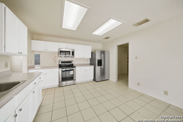 Image 16 of 32 For 11202 Sutton Pl
