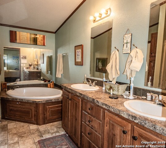 Listing photo id 11 for 26701 Fm 470